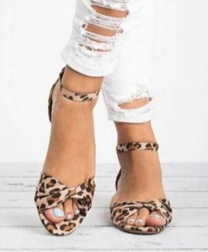 Breckelle’s  Womens Size 5.5 Leopard Print Twist Ankle Strap Sandal Wedge Flats