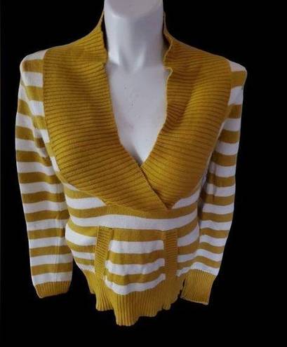 Fossil  size medium gold colored horizontal striped sweater chunky V-neck