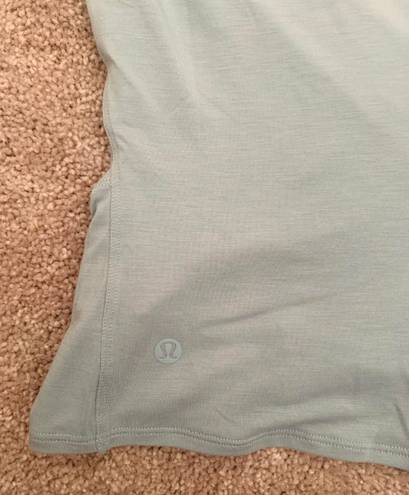 Lululemon Tee