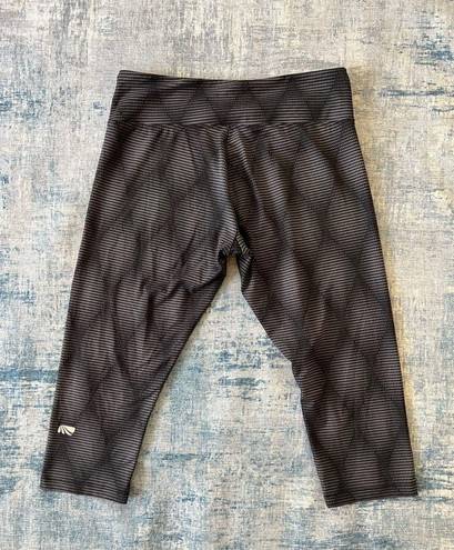 Marika tek  Gray Diamond Patterned Crop Leggings M