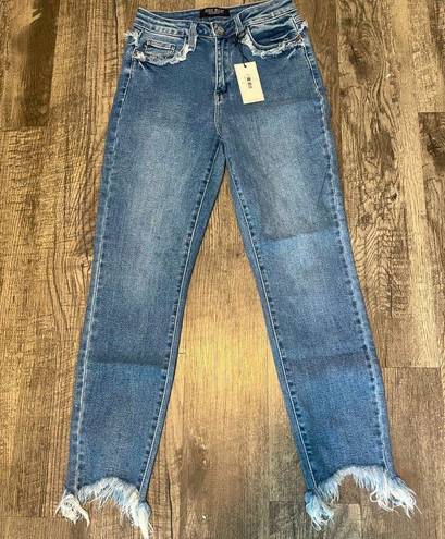 Judy Blue NWT  High Waist Frayed Slim Straight Leg Jeans 26W