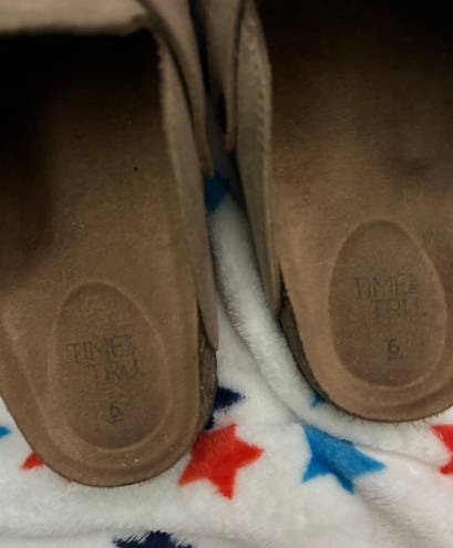 Walmart brand clogs