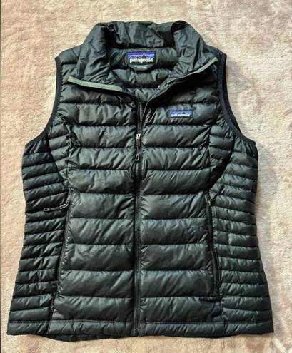 Patagonia  Women's Down Sweater Black Mock Neck Full Zip Puffer Vest Size M