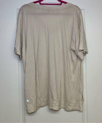 Zella NWOT  V-Neck Cream T-Shirt, Women's Tops, Athleisure, Size XL