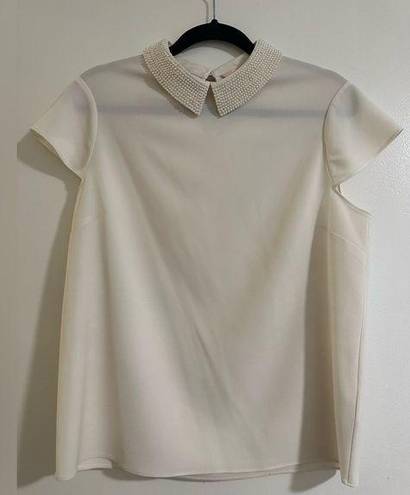 Ted Baker  Size 3 White Short Sleeve Blouse with a Pearl Collar