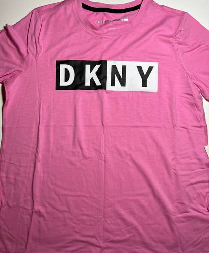 DKNY LARGE  LOGO TEE NEW WITH TAGS