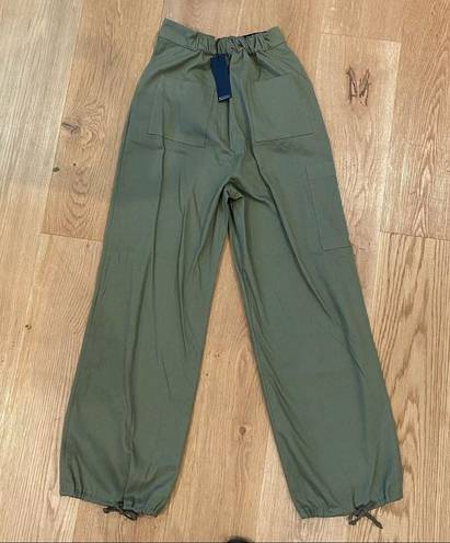 The Range  Structured Twill Cargo Pants in Khaki Green