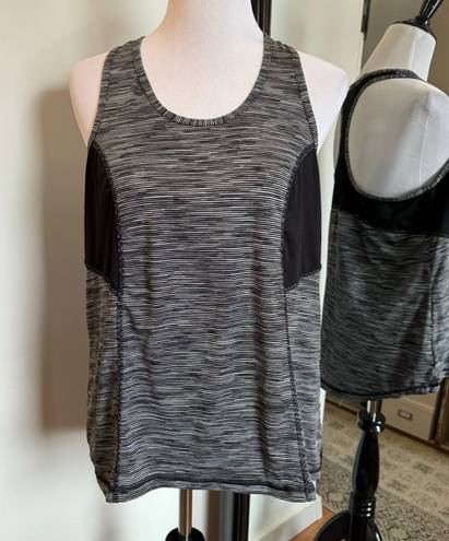 Xersion Medium Black & Gray Tank Top