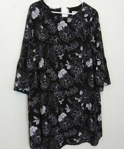 Isabel Maternity floral dress bell sleeves women’s dress Size Large