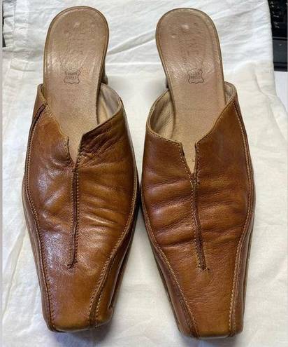 Vera Pelle Authentic Italian leather  slip on heels with stitching Size 8.5