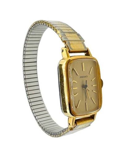 Seiko  Women's Wristwatch Rectangle Manual Wind Analog Silver and Gold