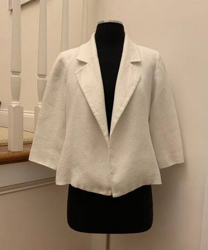 Dana Buchman  100% linen Petite Sz 6 white Blazer