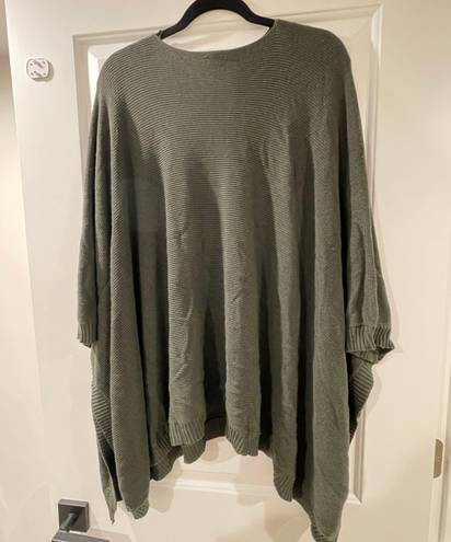 Lululemon Forward Flow Cape One Size Dark Olive