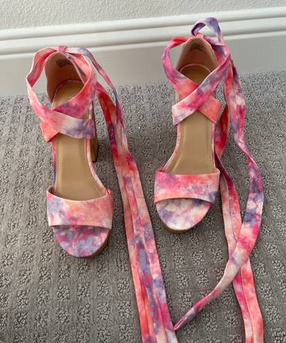 Shoedazzle Watercolor tie dye cork lace up wedges 