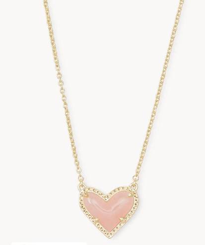 Kendra Scott Ari Heart Gold Pendant Necklace in Rose Quartz