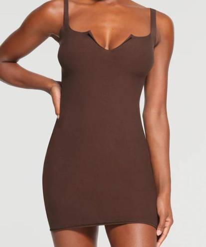 SKIMS NWT  Raw Edge Slit Front Cropped Cami Intimates Top Scoop Neck Espresso S