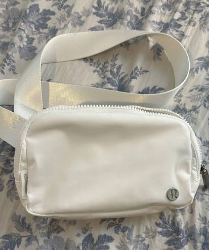 Lululemon Everywhere Belt Bag