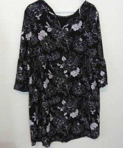 Isabel Maternity floral dress bell sleeves women’s dress Size Large