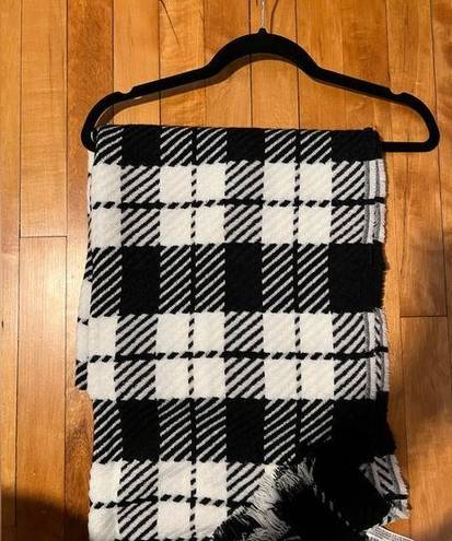 Forever 21 NWT  Black & White Plaid Checkered Blanket Scarf