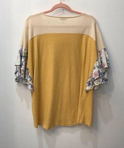 Umgee Boho Boutique floral yellow  shirt size Medium