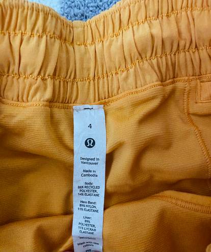 Lululemon Hotty Hot Shorts 4”