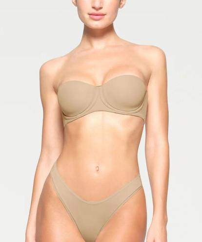 SKIMS  Fits Everybody Strapless Bra