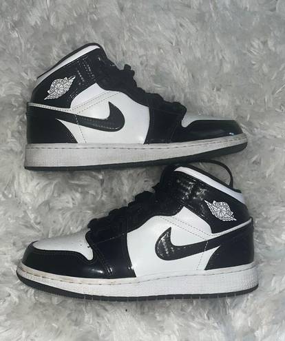 Nike Jordan 1 Retro Mids