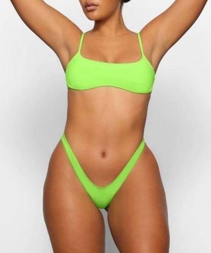 SKIMS  Micro Scoop Bikini Top Highlighter Green Size S