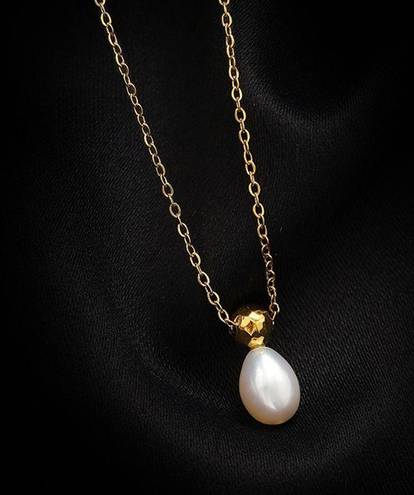 White Pearl Pendant Necklace for Women Gold