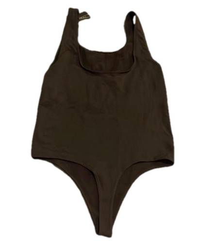 SKIMS NWT  Smoothing Thong Bodysuit