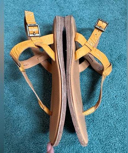 Kork-Ease  T-Strap Yellow Patent Leather Ankle Strap Thong Sandal Size 8