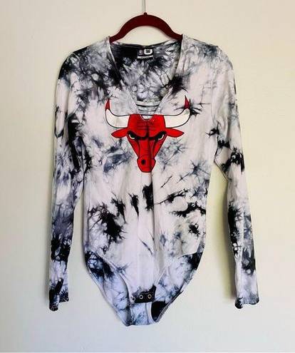 Nba  Chicago Bulls Bodysuit M Tie Dye V Neck Black Gray Red Basketball Logo