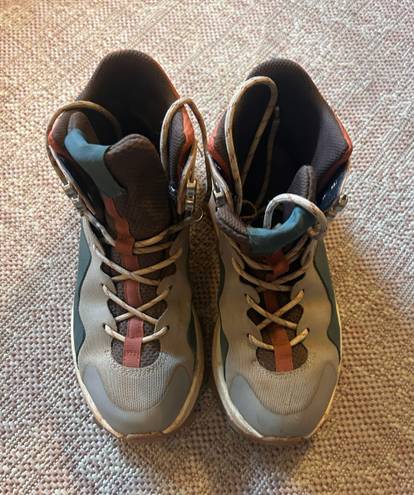 multicolor hiking boots Multiple Size 7