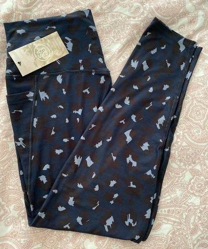 Sage NWT  Collective Blue Leopard Print Workout Leggings with Pockets size Large