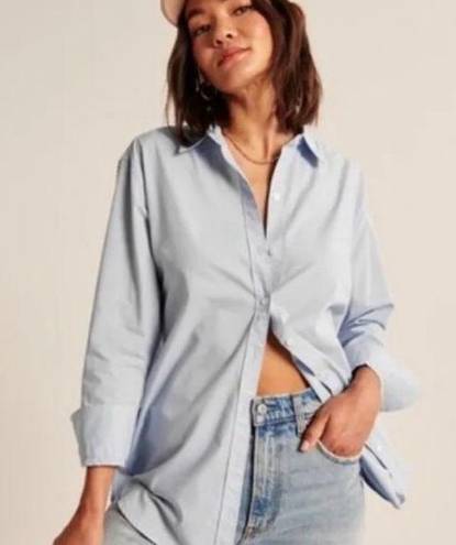 Abercrombie & Fitch  90s Oversized Poplin Button-Up Shirt Light Blue Size XS