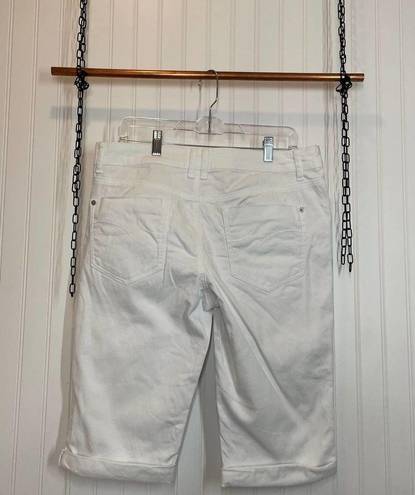 DKNY Gibson Latimer &  Jeans Colorblocked Top & White Bermuda Shorts SET Size L