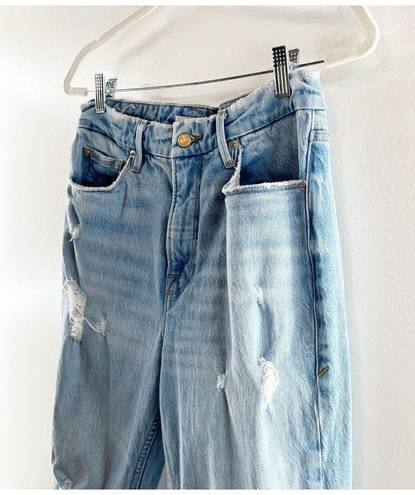 Good American  The Weekender Girlfriend Distressed Slim Jeans Light Wash Blue 4