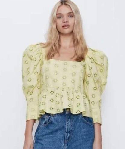 ZARA  Green Eyelet Long Sleeve Puff Top in Size S