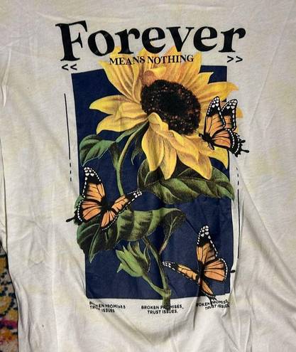 Urban Heritage Women’s Medium  sunflower tee