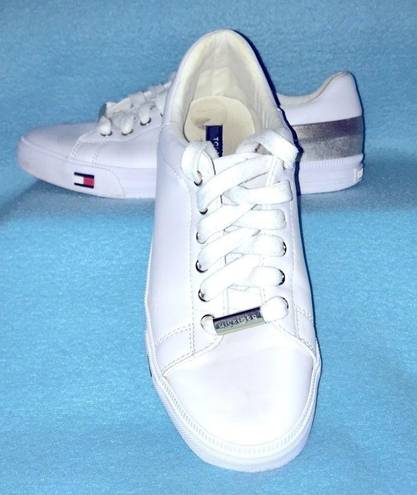 Tommy Hilfiger 𝅺 Laddi 2 white gold silver size 7 1/2 M