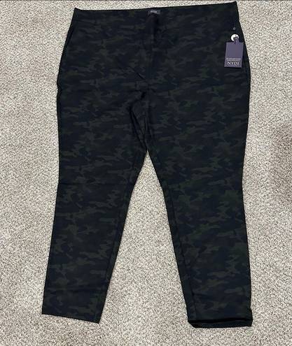 NYDJ Women’s Size 26W  Camo Basic Leggings