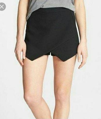 Sophie Rue  Black Flap Shorts Size Small