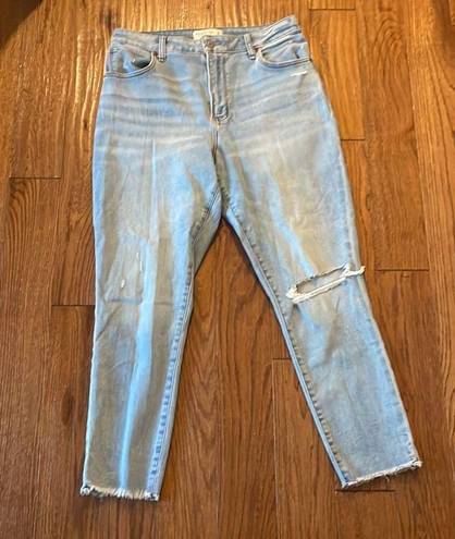 Abercrombie & Fitch  super skinny ankle high rise distressed knee jeans 12