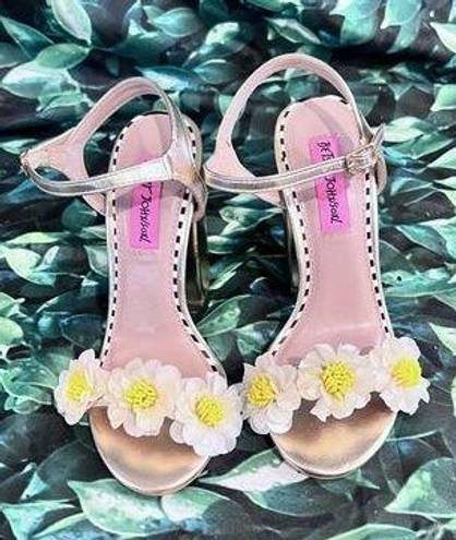 Betsey Johnson  FLOWER DAISY SODONA HEELS SANDALS WOMENS SZ 5