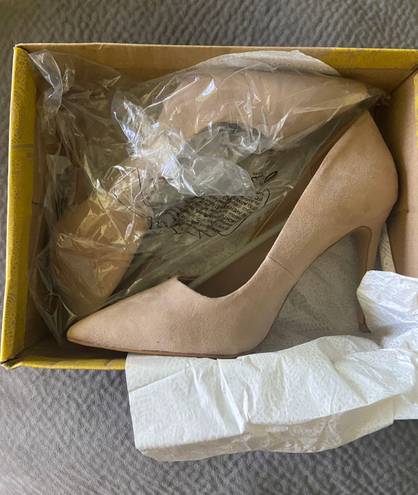 mix no. 6 camel pumps size 9.5 new in box 