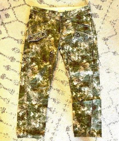 Guess  Green Camo Capri Pants Size 25