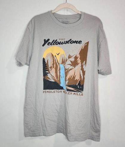 Pendleton  Grey Yellowstone Graphic Front Women Large Short Sleeve Casual Tee