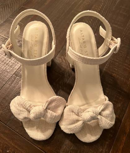 Altar'd State Beige/white Bow Heels!