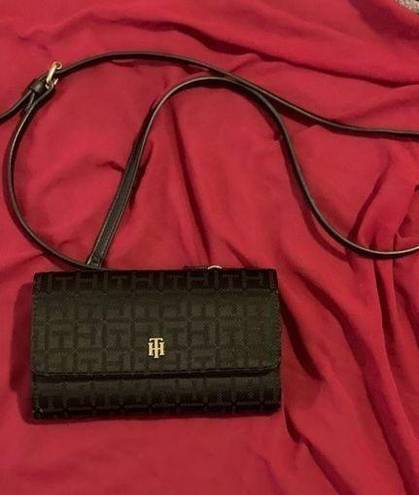 Tommy Hilfiger  Black Tonal Th Serif Signature Convertible Crossbody Wallet