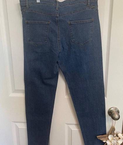 Umgee  Boutique Brand Mom pointe jeans V cuff large